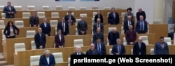სხდომის დასაწყისში დეპუტატებმა პატივი მიაგეს 6-7 თებერვალს აჭარასა და იმერეთში სტიქიის შედეგად დაღუპულ ადამიანებს.