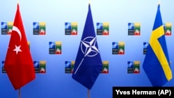 Zastave Turske, NATO-a i Švedske na samitu NATO-a u Vilnjusu, 10. jul 2023.