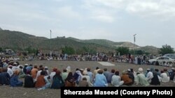 په خیبر پښتونخوا او قبایلي ضلعو کې خلک د ستونزو د هوارۍ لپاره جرګې کوي ـ پخوانی انځور.