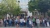 Skup podrške inspektorima Odeljenja za suzbijanje narkotika beogradske policije Dušanu Mitiću i Slobodanu Milenkoviću koji su otkrili plantažu marihuane na imanju "Jovanjica" ispred zgrade Specijalnog suda u Beogradu, 11. jul 2023.
