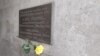 Spomen-ploča na mestu ubistva novinara Slavka Ćuruvije, 11.04.2024.