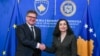 Predsednica Kosova Vjosa Osmani i specijalni izaslanik EU Miroslav Lajčak u Prištini, 30. januara 2024.