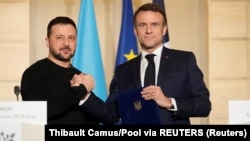 ვოლოდიმირ ზელენსკი და ემანუელ მაკრონი. პარიზი, 16 თებერვალი, 2024.