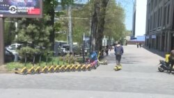«Сколько раз они людей сбивали!» В Алматы растёт недовольство электросамокатами