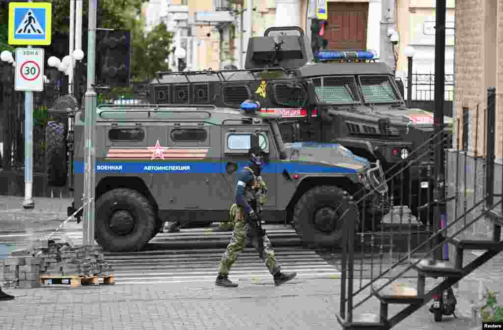 Wagnerovci ispred štaba Južne vojne komande u Rostovu na Donu, 24. juni 2023.