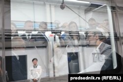 Aleksandar Vučić (desno) u brzom vozu kineske proizvodnje, Beograd, 7. jun 2024.
