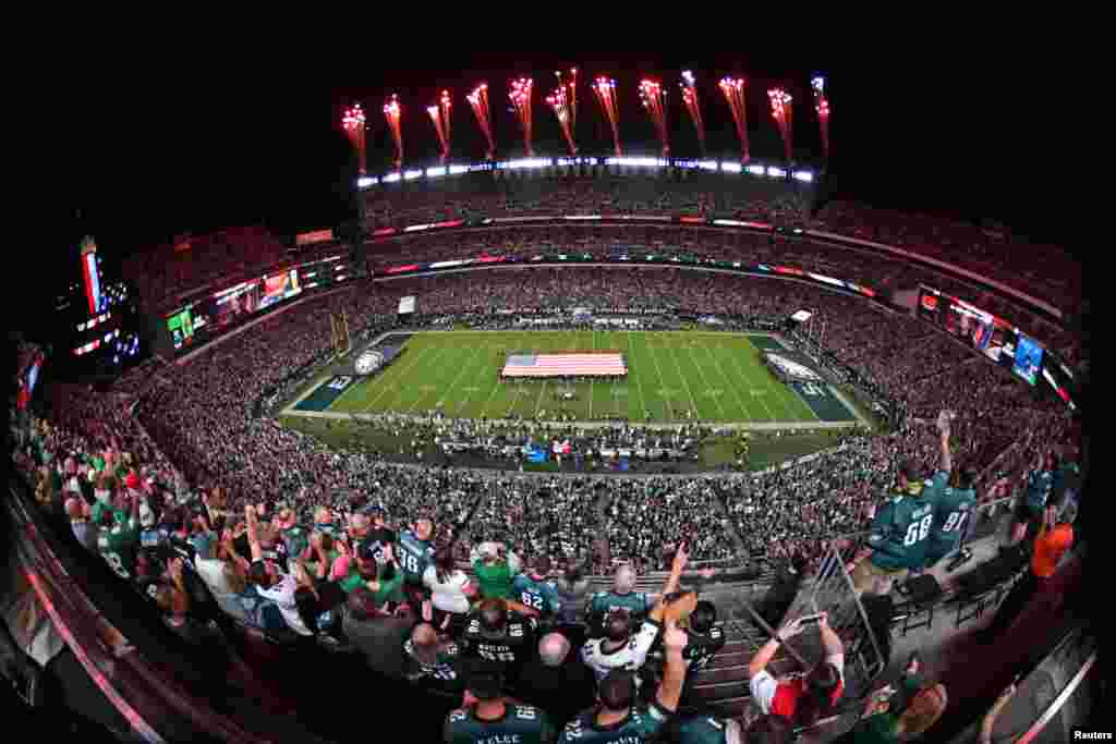 Lincoln Financial Field, ფილადელფია, აშშ Lincoln Financial Field-ი ელიტარული ღონისძიებების მასპინძლობაში გამოცდილი ნაგებობაა. აქ გამართულა ისეთი პოპულარული მომღერლების კონცერტები, როგორებიც არიან: ტეილორ სვიფტი (ოთხჯერ), ბიონსე (სამჯერ), Coldplay (ორჯერ).