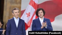 "ქართული ოცნების" საპატიო თავმჯდომარე ბიძინა ივანიშვილი (მარცხნივ), პრემიერ-მინისტრი ირაკლი კობახიძე
