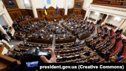 საილუსტრაციო ფოტო: უკრაინის ვერხოვნა რადის სხდომა. კიევი, 28 დეკემბერი, 2022.