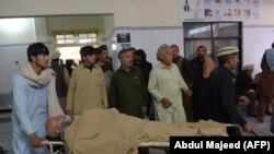 خیبر پښتونخوا: د اورکزو چاودنې یو ژوبل تن د کوهاټ روغتون ته وړل کېږي، ۲۳ نومبر، ۲۰۱۸