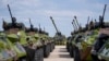 Војници на српската армија за време на воена вежба, во воздухопловната база Батајница во близина на Белград, Србија, 20 септември 2024 година