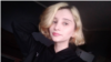 Elina Uhmanova pobegla je od kuće pošto ju je porodica poslala u sumnjivi rehabilitacioni centar da se "leči" od ateizma i biseksualnosti. 