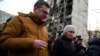 Nemačka ministarka spoljnih poslova Analena Berbok posetila je sa ukrajinskim kolegom stambeno naselje pogođemno ruskim vojnim udarima, u Harkivu, 10. januara 2023.