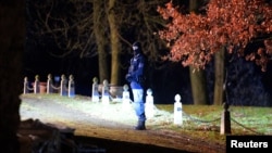 Policija je pretražila lovačku kuću Waidmannsheil nakon što je 25 osumnjičenih članova i podržavaoca ultradesničarske grupe pritvoreno nakon racija širom Njemačke, 7. decembar 2022. 