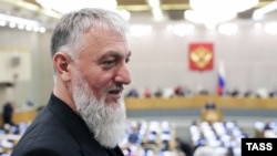 რუსეთის დუმის დეპუტატი დელიმხანოვი რამზან კადიროვის უახლოესი თანამოაზრე და მისი ნათესავიცაა