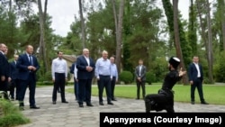 ლუკაშენკას დახვედრა ბიჭვინთაში