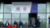 Građani i građanke Kosova ispred centra za vize u Prištini
