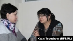 Kazakh journalist Guzyal Baidalinova (right) and lawyer Inessa Kisileva talk in Almaly district court in December.