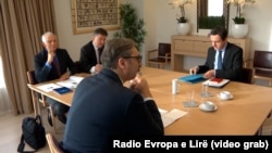 Predsednik Srbije Aleksandar Vučić i premijer Kosova Aljbin Kurti na sastanku sa visokim predstavnikom EU za zajedničku spoljnu politiku i bezbednost Žozepom Boreljom i specijalnim izaslanikom EU Miroslavom Lajčakom u Briselu 22. novembra 2022.