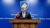 Dželjalj Svečlja na pres-konferenciji u Mitrovici, Kosovo, 22. prosinca 2022.