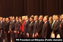 Ministri iz Crne Gore, Kovač i Damjanović na proslavi Dana RS. (peti i šesti slijeva)