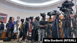 U izveštaju Reportera bez granica navodi se da su novinari u Srbiji i dalje izloženi političkim pritiscima, a da zločini nad njima ostaju nekažnjeni.( Fotografija iz oktobra 2022. u Srbiji)