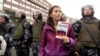 ЛГБТ-активистку арестовали на 10 суток за листок с надписью "Смерть" 