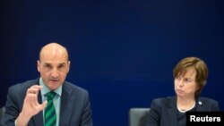 Manuel Navarrete, šef EUROPOL-ovog odjela za borbu protiv terorizma, i Catherine De Bolle, šefica EUROPOL-a na konferenciji za medije u Den Haagu
