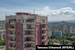 გლდანის თექვსმეტსართულიანი კორპუსი