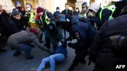 Privođenje na demonstracijama u Sankt Peterburgu