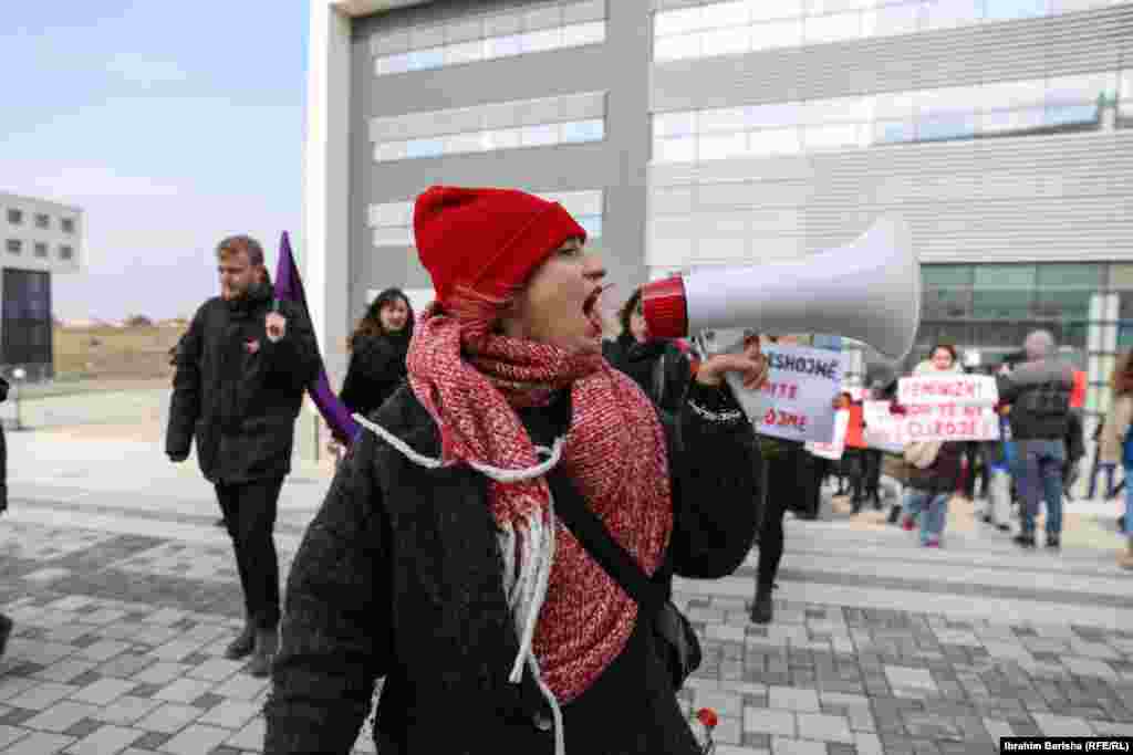 Učesnik protesta &quot;Pravda za ubijene žene&quot;. Organizatori ovog protesta poručili su da &quot;ne možemo uživati ​​u slobodi bilo koga, bez slobode svakoga&quot;. &nbsp;