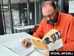 Filenko sada mnogo vremena provodi učeći finski jezik.