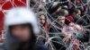 Migranti na graničnom prelazu Kastanies kojeg su grčke vlasti zatvorile za migrante, 2. mart