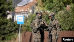 Полски войници патрулират във Вирики-Колония след свалянето на руски дронове над Полша, 10 септември 2025 г.