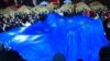 Бессрочная акция протеста в Киеве продолжилась в ночь на понедельник. Участники разбили палатки: они видны на заднем плане этой фотографии.