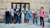 Fotografija sa protesta u Srbiji protiv ekstradicije političara i aktiviste Edževita Piroglua Turskoj, 3. jun 2022.