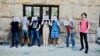 Fotografija sa protesta u Srbiji protiv ekstradicije političara i aktiviste Edževita Piroglua Turskoj, 3. jun 2022.