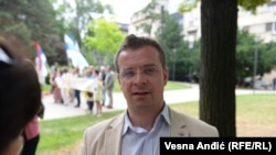 "I Lavrov i Šešelj su naratori zločina", poručuje jedan od učesnika skupa Čedomir Stojković.