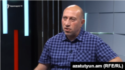 Քաղաքական մեկնաբան Հակոբ Բադալյանը հարցազրույց է տալիս «Ազատությանը», արխիվ