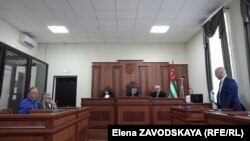 Иск будет рассматривать коллегия судей Верховного суда под председательством Генри Гамисония при участии Рауля Пачулия и Оксаны Пилия