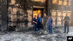 დაღესტნის მეთაური სერგეი მელიკოვი დერბენტში დამწვარი სინაგოგის შენობაში