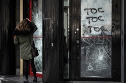 'Ljudska svest mora da se nekako razvija od pojedinačnog pa nadalje i, naravno, bez ikakvih velikih grupisanja. Bez velikog demonstriranja na ulicama nego na jedan drugi način' (fotografija iz Francuske, decembar 2019, za vreme protesta 'Žutih prsluka'