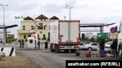 Diňle: Türkmenistanyň wiza kynçylyklary saklanyp galýar