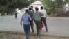 "Şol bir wagtda, dini ynançlaryny paýlaşýan şahsyýetleriň polisiýa çagyrylmagy, tussag edilmegi ýa-da tussag edilmek barada haýbat atylmagy, jerime salynmagy, mobil telefonlarynyň elinden alynmagy ýaly wakalar saklanyp galýar”. Illýustrasiýa suraty