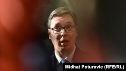 Aleksandar Vučić i ostali "najevropljani" dosledno postavljaju pravila političke igre tako da Srbija iznutra više liči na ono što mađarski premijer Viktor Orban naziva "neliberalna demokratija".