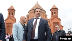 Գագիկ Ծառուկյանը իր հովանավորությամբ կառուցված եկեղեցու օծմանը, Աբովյան, 14-ը մայիսի, 2013