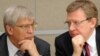 Председатель Центробанка РФ Сергей Игнатьев и министр финансов РФ, вице-премьер РФ Алексей Кудрин (слева направо) перед началом заседания Государственной думы РФ, 2008. Фото ИТАР-ТАСС/ Григорий Сысоев