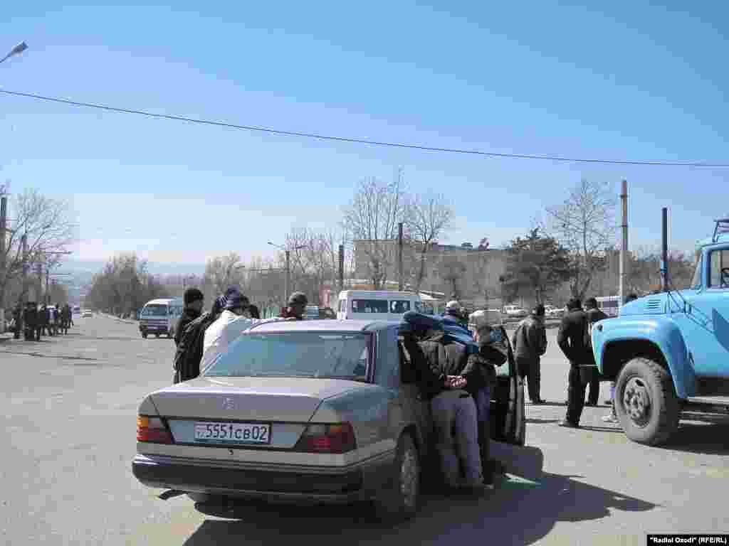 Бозори расмии мардикорон дар Хуҷанд 