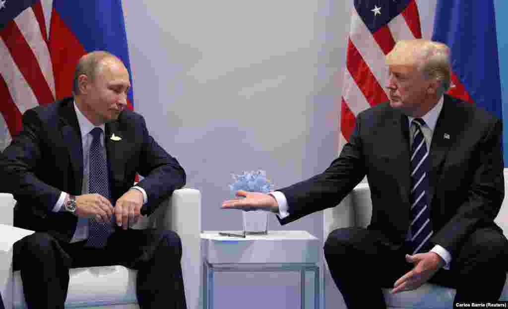 Prvi susret ruskog predsednika Vladimira Putina i predsednika SAD Donalda Trampa na samitu G20 u Hamburgu, 7. jula 2017. (Reuters/Carlos Barria) &nbsp;