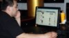 Facebook әлеуметтік желісін қарап отырған Алматы тұрғыны. (Көрнекі сурет) 
